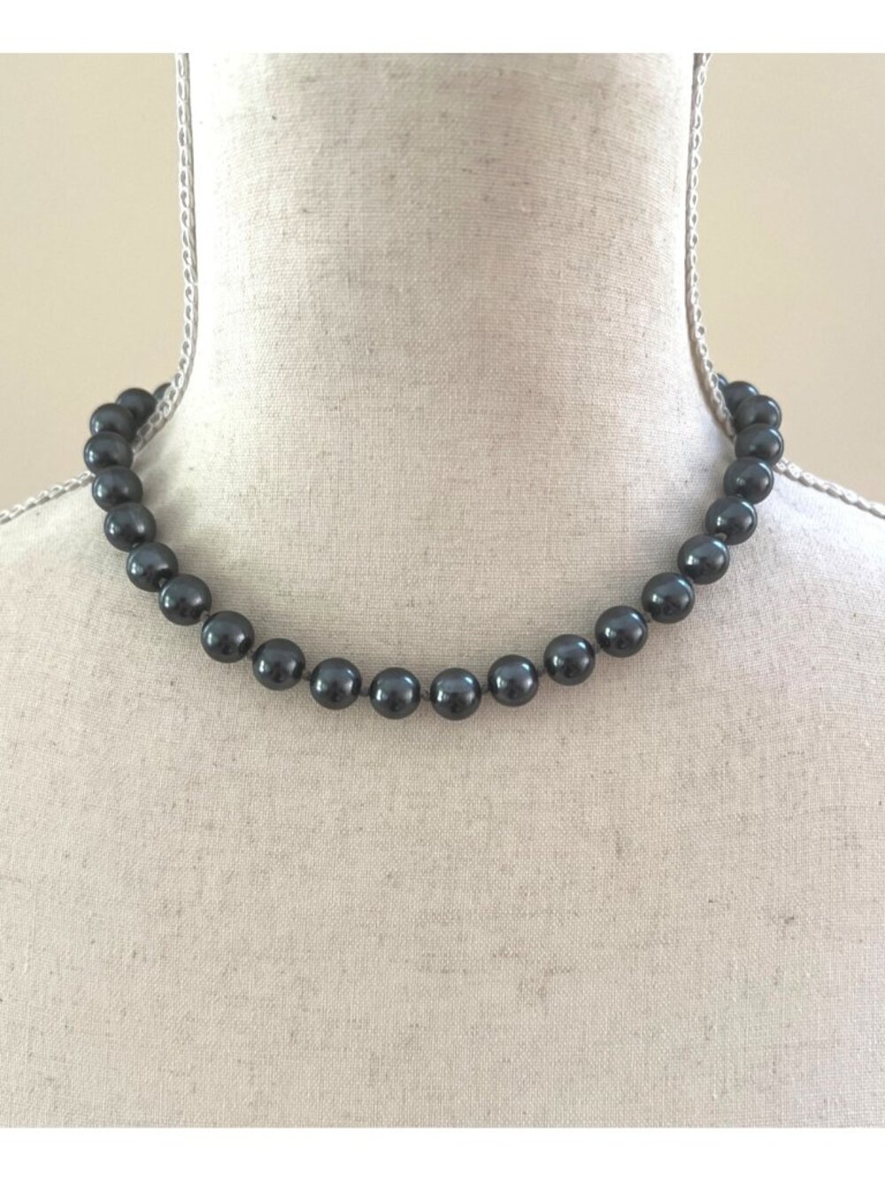 Carolee Faux Black Pearl 16.5" Toggle Choker Necklace Gold-Tone Closure Elegant